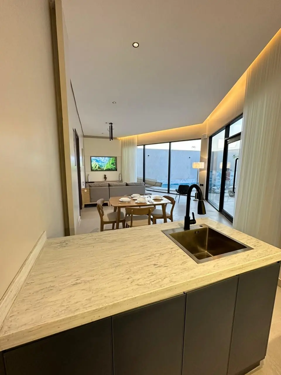 صورة من معرض ليون شاليه