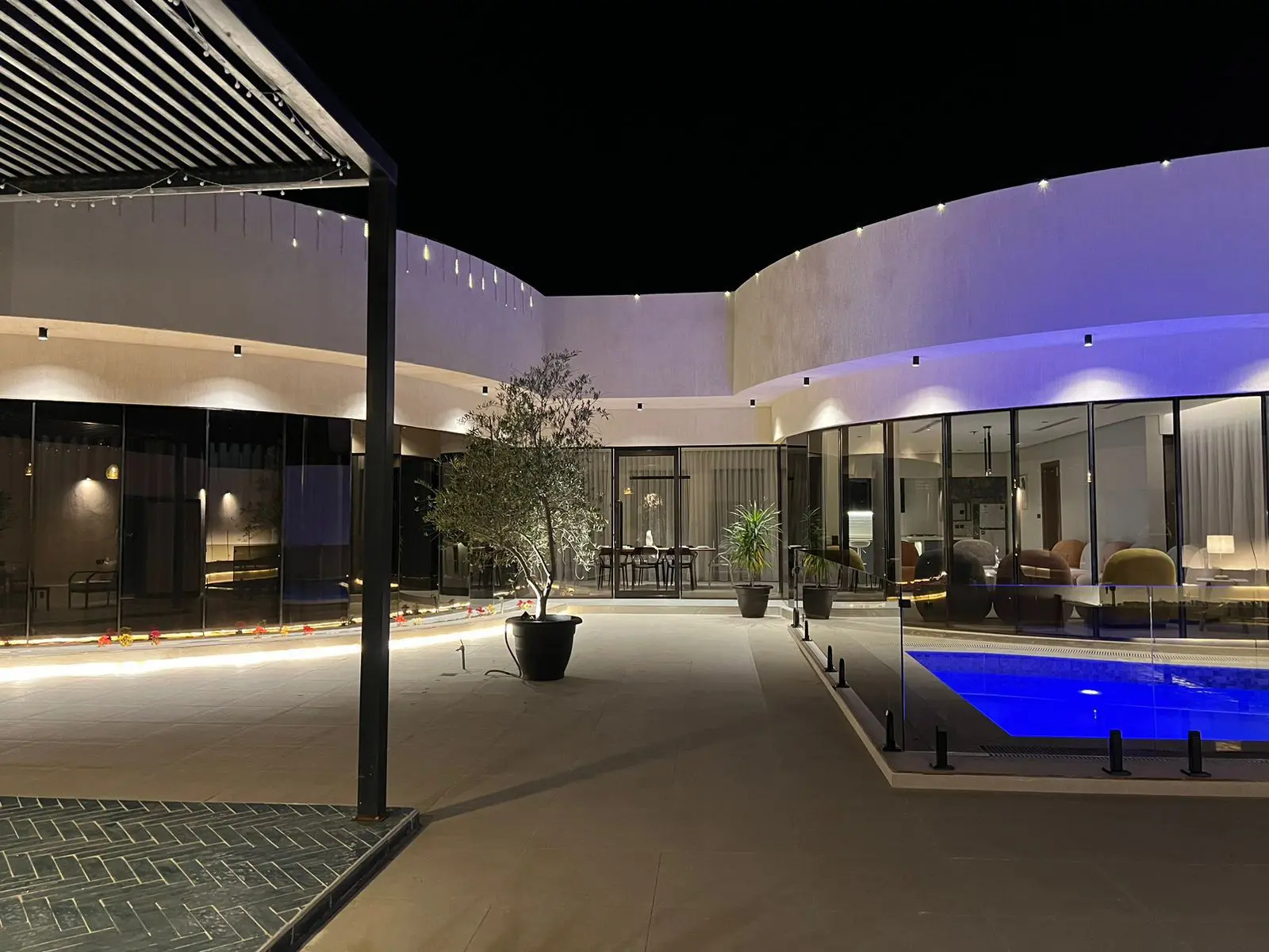 صورة من معرض ليون شاليه